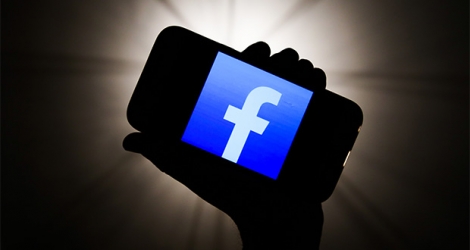Facebook continuera par ailleurs de supprimer les contenus audiovisuels violant les «standards de la communauté».