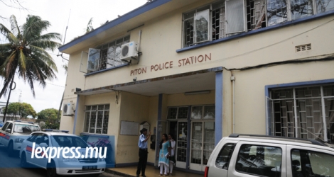 La Criminal Investigation Division de Piton a ouvert une enquête.