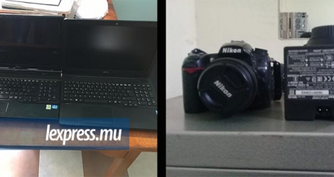 Les deux ordinateurs portables et l’appareil photo appartenant au gouvernement ont été retrouvés chez le suspect.
