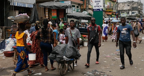Trente-quatre personnes sont ont été tuées mardi lorsque deux cars sont entrés en collision dans le centre du Ghana.