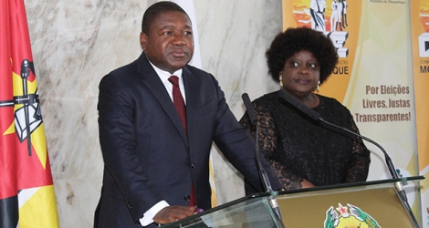 Le président mozambicain Felipe Nyusi et son épouse Isaura lors de la présidentielle du 15 octobre 2019 à Maputo.