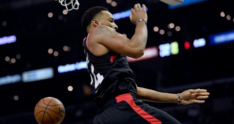 Norman Powell des Toronto Raptors claque un dunk face aux Los Angeles Clippers, en NBA au Staples Center, le 11 novembre 2019.