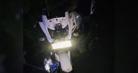 La moto impliquée dans cet accident survenu hier soir.