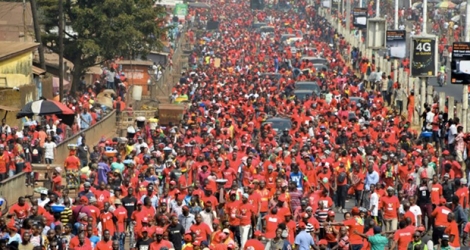 Des milliers de personnes manifestent dans les rues de Conakry contre le président Akpha Condé le 6 janvier 2020.