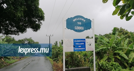 Le village de Clémencia est entouré de montagnes, de plantations d’ananas et de bananeraies.
