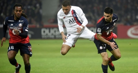L'attaquant du Paris-SG, Kylian Mbappé (c), lors du match de Ligue 1 face à Lille, à Villeneuve d'Ascq, le 26 janvier 2020.