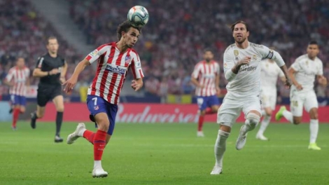 Le Real Madrid et l'Atlético Madrid, qui s'affrontent samedi  pour une revanche de la finale de la Supercoupe d'Espagne gagnée par le club merengue.