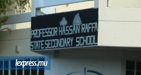 Les 13 élèves en Grade 12 au Professor Hassan Raffa State Secondary School ne sont pas au bout de leurs peines. Manque d’enseignants dans plusieurs matières et de combinaisons de sujets, ce sont les problèmes qu’ils rencontrent. 