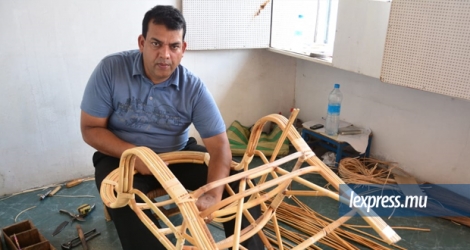 Salim Bunourah adore son métier d’artisan rotinier. 