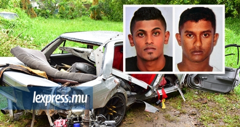 La voiture avait été sérieusement endommagée lors de l’accident. (En médaillon : les victimes Asheel Mutty et Keshav Canhea)
