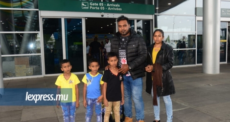 La famille Deedarun est rentrée au pays ce matin.    