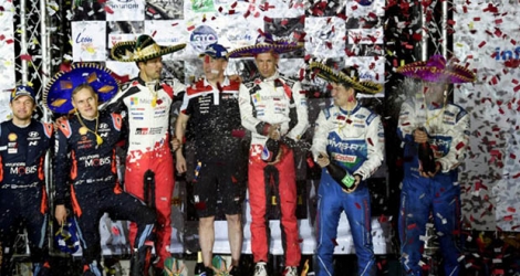 Le pilote Toyota Sébastien Ogier et son co-pilote Julien Ingrassia célèbrent à Leon, leur succès au rallye du Mexique, le 14 mars 2020.