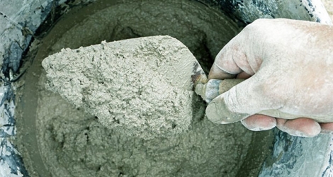  (photo d'illustration)Ce maçon posait des dalles en béton chez son voisin à Abercrombie lorsque un seau rempli de ciment.