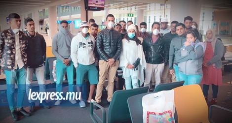 Ces Mauriciens se retrouvent coincés dans l’aéroport d’Istanbul en Turquie.