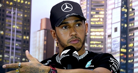 Lewis Hamilton s'est confiné depuis une semaine, par précaution après avoir côtoyé des personnalités infectées par le coronavirus, même s'il n'est pas malade.