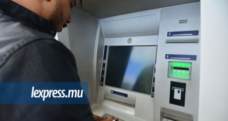 La Banque de Maurice enlève également les frais prélevés lorsque vous utilisez l’ATM d’une autre banque. 