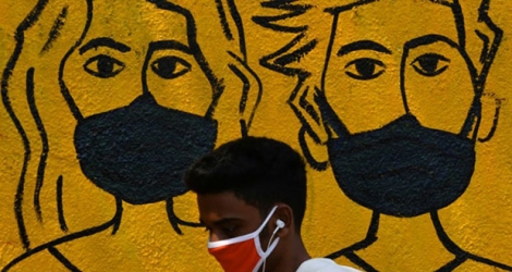 Fresque murale à Mumbai, en Inde, le 25 mars 2020.