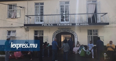 Plusieurs personnes ont été transférées du centre Solana au Police Training School.