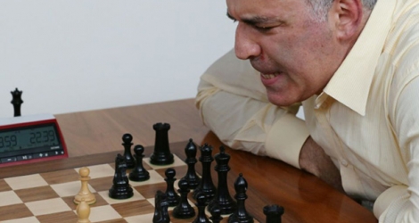 La légende des échecs Garry Kasparov lors d'un match face à Levon Aronian le 15 août 2017 à St Louis, aux Etats-Unis.