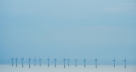 Des éoliennes au large de la côte du Sussex (sud de l'Angleterre), le 7 avril 2020.