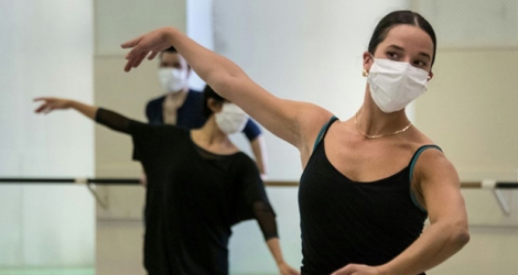 Entrainement pour les danseurs du Ballet de l'Opéra national du Rhin, le 19 mai 2020 dans un studio à Mulhouse.