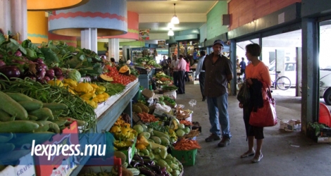 Vous aurez 30 minutes pour acheter vos légumes et autres produits dans les bazars et foires qui rouvrent demain. (Photo d'archives)