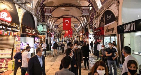 Réouverture au public du Grand Bazar d'Istanbul, le 1er juin 2020 en Turquie.