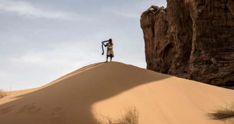 Un membre de la tribu de Nemadi dans le désert mauritanien, près de Tichitt, le 26 janvier 2020.