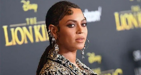 Beyonce a dénoncé le sectarisme et fait l'éloge des acteurs du changement en relayant les messages du mouvement «Black Lives Matter» dans un discours en ligne à de jeunes diplômés.