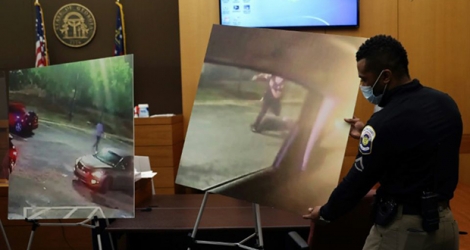 Des images de la mort de Raychard Brooks présentées lors d'une conférence de presse à Atlanta, le 17 juin 2020.