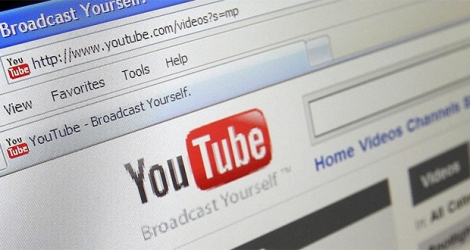 YouTube a néanmoins rappelé que la lutte contre les contenus suprémacistes avait été amorcée il y a un an.