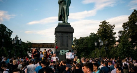 Manifestation d'opposants pour dénoncer le référendum qui valide les pleins pouvoirs à Poutine, le 1er juillet dans le centre de Moscou Photo Dimitar DILKOFF. AFP