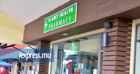 Une des pharmacies d’Hyperpharm, par qui le scandale d’achats de fournitures médicales pendant le couvre-feu sanitaire lié au Covid-19 a débuté.