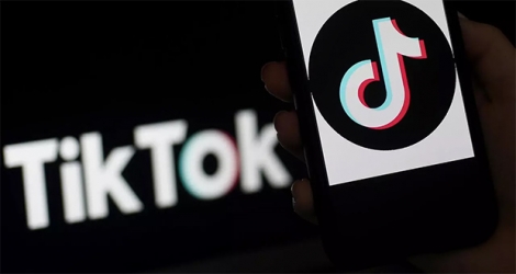TikTok appartient au groupe chinois ByteDance et compte près d'1 milliard d'utilisateurs. 