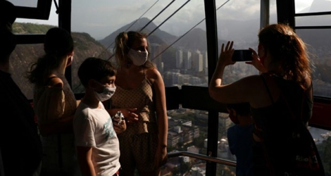 Des touristes à Rio le 15 août 2020, jour de réouverture des grands sites touristiques de la ville.