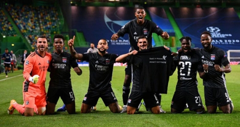 La joie des Lyonnais vainqueurs de Manchester City 3-1 en quart de finale de Ligue des champions, le 15 août 2020 à Lisbonne.