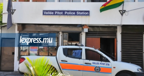 Le policier a porté plainte chez ses confères de Vallée-Pitot, lundi 14 septembre.