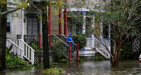 Une rue inondée à Pensacola, en Floride, après le passage de l'ouragan Sally le 16 septembre 2020.