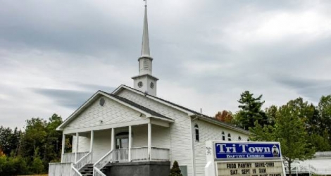 L'église baptiste de Tri-Town où a eu lieu début août un mariage auquel ont été reliés 7 morts et au moins 177 personnes infectées, photographiée ici en septembre 2020 à East Millinocket dans l'Etat américain du Maine