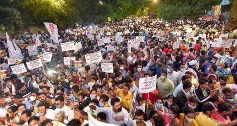 Une manifestation pour dénoncer le viol et le meurtre de la jeune victime. (Photo PTI via India Today)