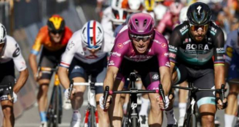 Arnaud Demare (Groupama - FDJ) remporte la 7e étape du Giro à Brindisi, en Italie, le 9 octobre 2020. Photo Luca Bettini. AFP