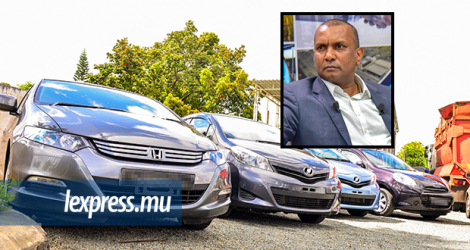 Le ministre Renganaden Padayachy (en médaillon) s’appuie sur la vente de véhicules neufs pour justifier des signes d’une reprise économique.