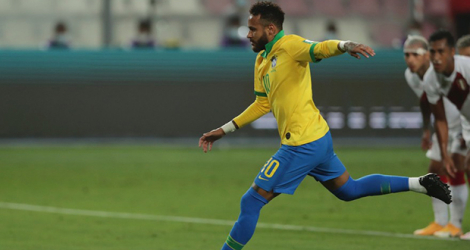Neymar a inscrit ses 62e, 63e, et 64e buts avec la sélection brésilienne, mardi 13 octobre 2020.