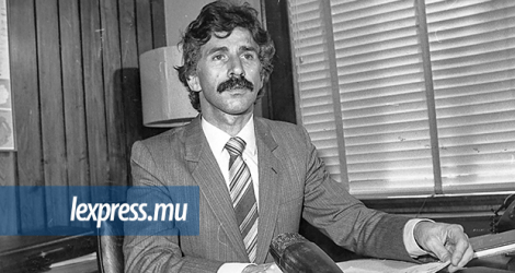 Premier entretien de Paul Bérenger à la presse, le 26 octobre 1982, depuis sa réintégration au gouvernement.