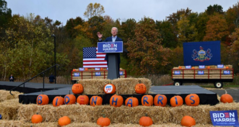 Le candidat démocrate à la présidentielle américaine Joe Biden lors d'un meeting drive-in dans le comté de Bucks en Pennsylvanie, samedi 24 octobre 2020 Photo Angela Weiss. AFP