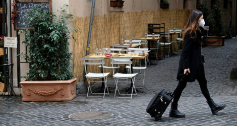 Dans une rue vide de Rome le 5 novembre 2020.