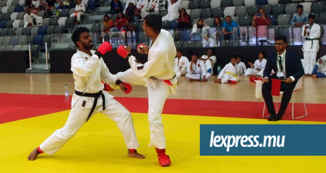 Akash Aumeer (g) face à Abhinav Dewonsing, lors de la finale de la ‘Battle of Champions’ à Côte d’Or