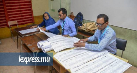 Les résultats des élections villageoises n’ont pas pu être en ligne rapidement, car la commission électorale n’a pas eu les ressources financières et logistiques, explique Irfan Rahman, mardi 24 novembre.