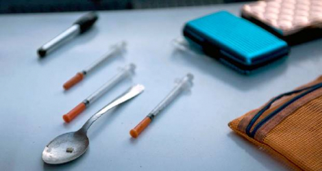La hausse des overdoses nécessite l’application urgente des mesures de la commission Lam Shang Leen et du plan national sur la drogue, selon les travailleurs sociaux.©AFP