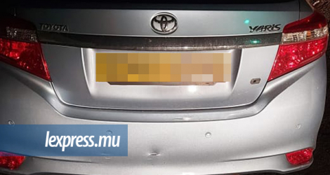La Toyota Yaris saisie avec fausse plaque d'immatriculation.